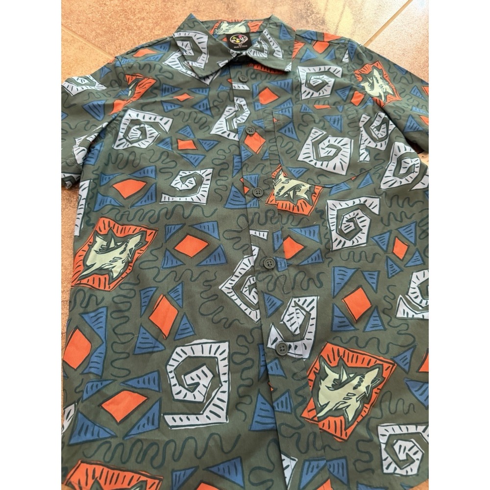 Boys' Maui & Sons Short Sleeve Button-Up Geometric Shark Print Size Small NWT - Picture 2 of 7